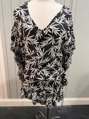 Black & White Leaf-Print Women's Swim Cover-Up
